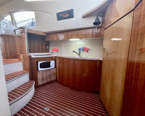 cocina-yate-azimut-46-scaled